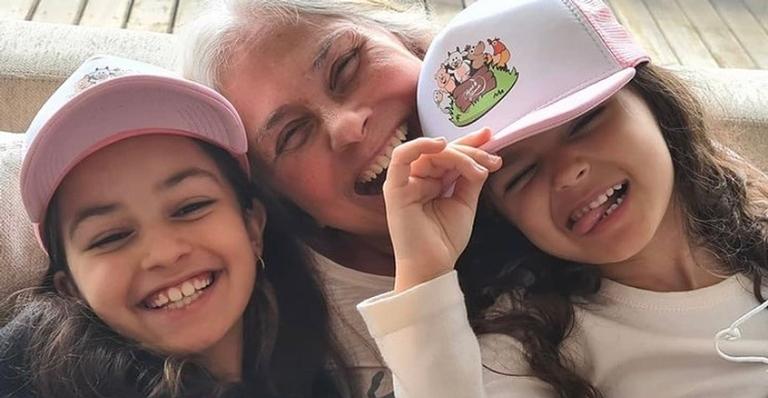 Fafá de Belém encanta ao postar clique ao lado das netas: ”Amo ser avó”