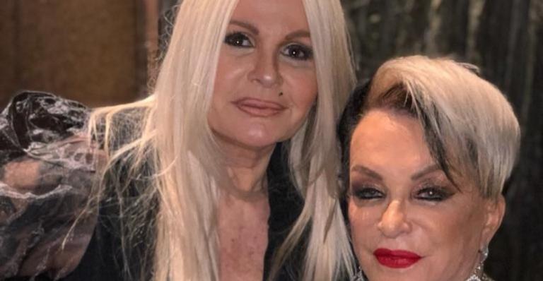 Monique Evans celebra aniversário da mãe e presta homenagem: ”Te amo demais”