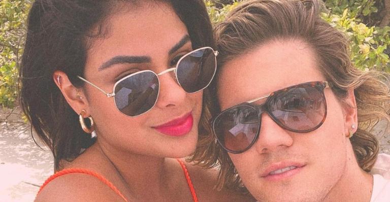 Munik Nunes mostra clique romântico com o namorado durante passeio em Jericoacoara