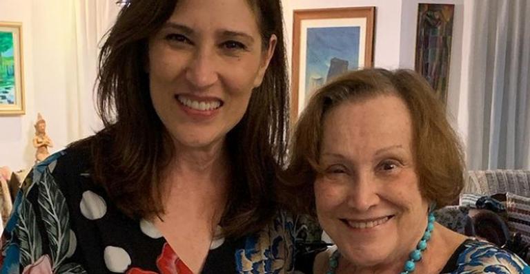 Beth Goulart fala sobre saúde da mãe, Nicette Bruno: ”Firme e forte”