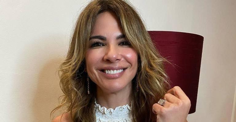 Luciana Gimenez encanta web ao surgir com vestido prateado deslumbrante: ”Maravilhosa”