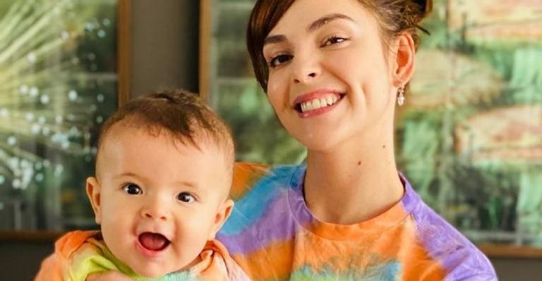 Titi Müller arranca risadas ao publicar foto do filho comendo fruta: ”O cão chupando manga”