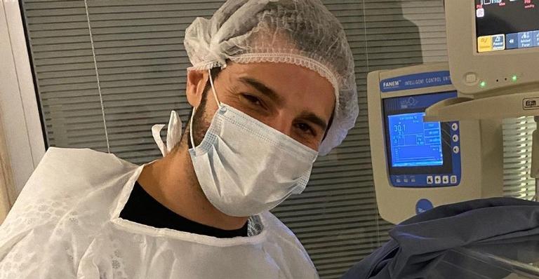 Recuperado da Covid-19, Alok visita a filha recém-nascida pela primeira vez