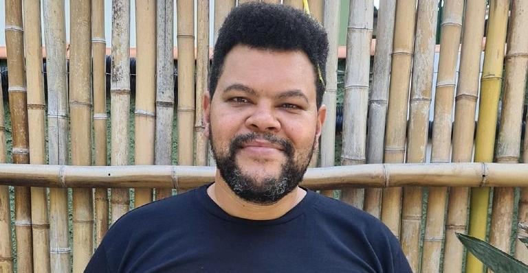 Completando 41 anos, Babu Santana anuncia live: ”O aniversário é meu, mas o presente é de vocês”