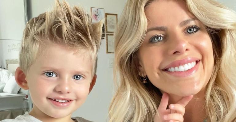 Karina Bacchi pega carona em carro de brinquedo de Enrico e se diverte: ”O motorista se garante”