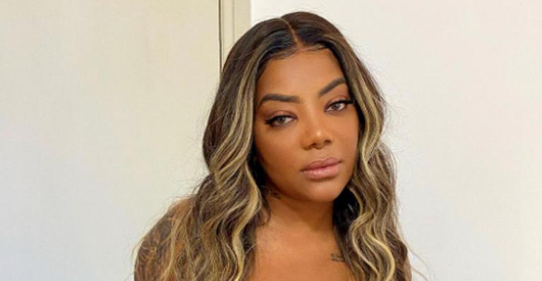 Ludmilla posa com body cavado e sensualiza na web