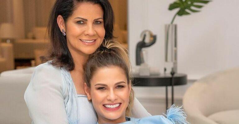 Mãe de Andressa Suita ganha festa especial na mansão da modelo