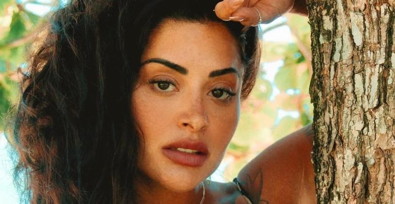 Aline Riscado empina o bumbum com biquíni fio dental em local paradisíaco em Tulum: ”Obra de arte”