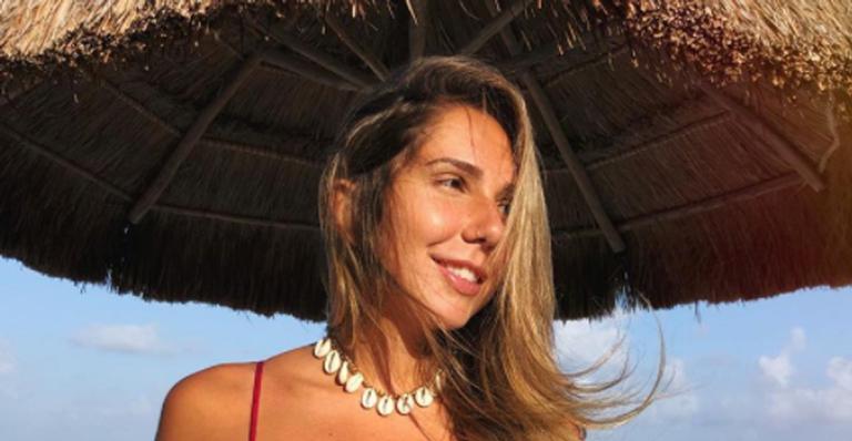 Filha de Renato Gaúcho posa de biquíni e é elogiada por Cartolouco