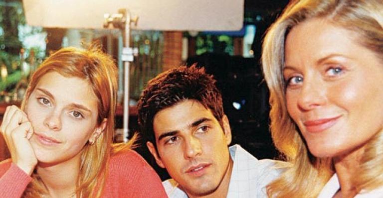 Helena flagra Edu com Camila e chora em ‘Laços de Família’