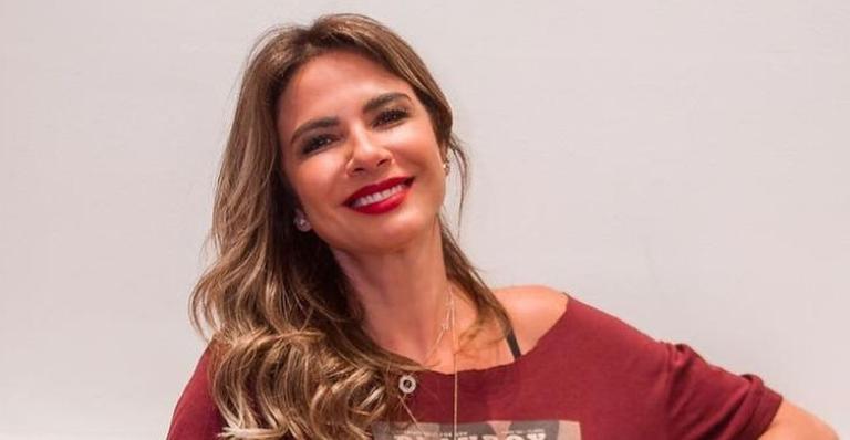 Luciana Gimenez surge andando de bicicleta na web e declara: ”Atividade que estou amando!”