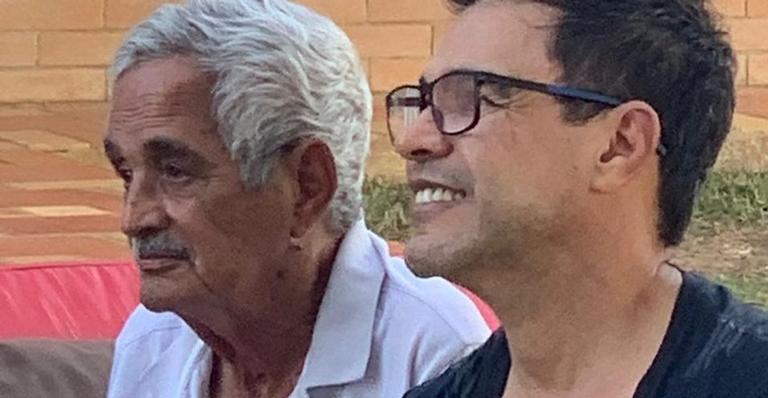 Após morte do pai, Zezé Di Camargo faz agradecimento aos fãs e garante: ”Sorriso vai voltar”