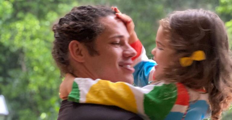 José Loreto aproveita as férias ao lado da filha, Bella: ”Tempo precioso com o amor da minha vida”