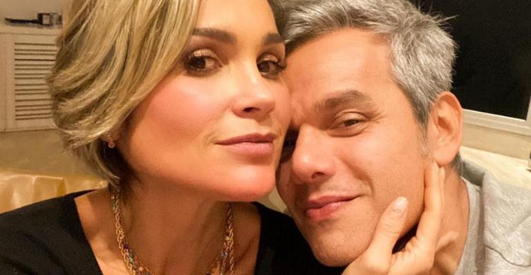 Otaviano Costa relembra clique na praia com Flávia Alessandra: ”Com a mina que eu amo”