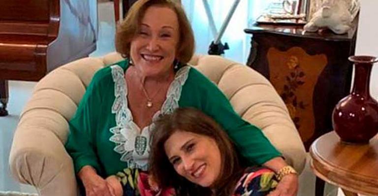 Beth Goulart desabafa sobre saúde da mãe, Nicette Bruno: ”Continua delicado”