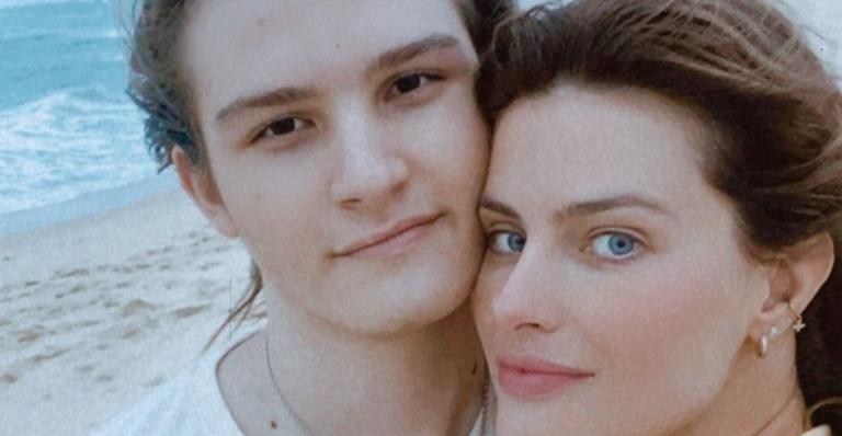 Filho de Isabeli Fontana passa na universidade e modelo vibra: ”Tão orgulhosa”