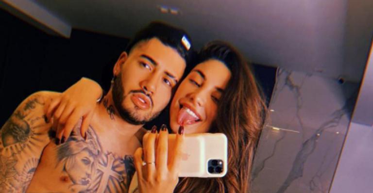 Kevinho e a namorada compartilham clique ousado na web