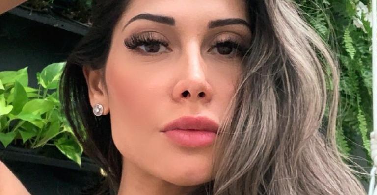 Mayra Cardi esquenta o clima nas redes sociais com sequência de cliques ousados
