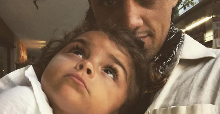 Pai orgulhoso! Felipe Simas fala da coragem e ousadia da filha, Maria