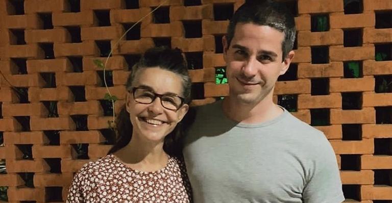 Pedro Neschling posa ao lado da mãe, Lucélia Santos: ”Momento raro nesse ano esquisito”