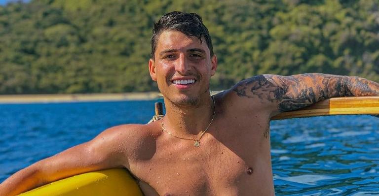 Felipe Prior usa as redes para celebrar o Dia do Arquiteto e brinca: ”Trabalha y trabalha”