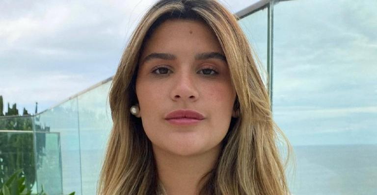 Musa do verão! Giulia Costa esbanja beleza ao aparecer tomando sol em sequência de cliques