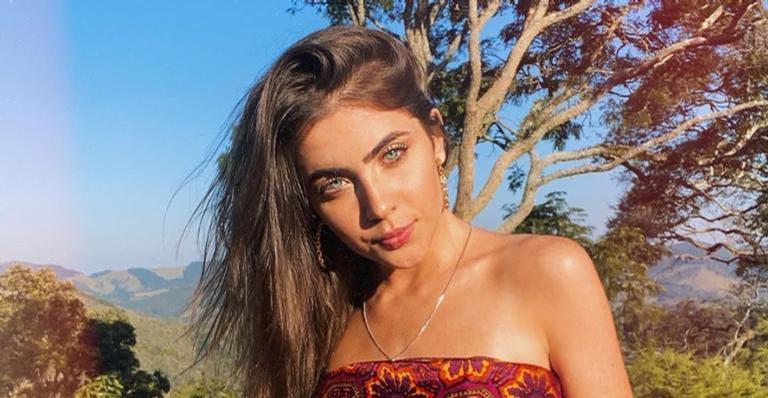 Jade Picon posa deslumbrante em biquíni branco em São Miguel dos Milagres: ”Que sereia”