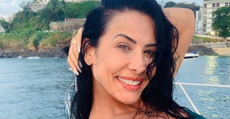 Aos 47 anos, Scheila Carvalho ostenta corpão em clique de biquíni: ”Espetacular”