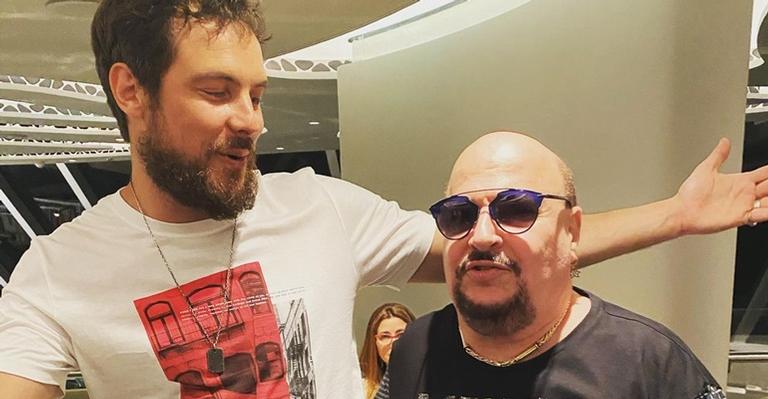 Sergio Guizé relembra momento com Paulinho, do Roupa Nova: ”Estávamos muito felizes”