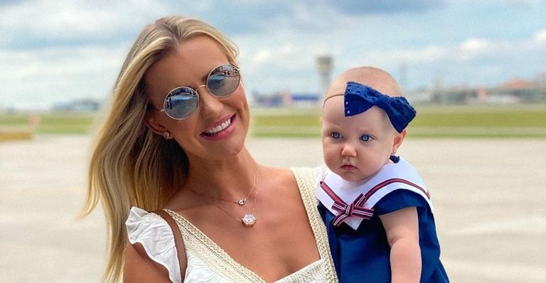 Ana Paula Siebert mostra a filha fazendo charminho e encanta: ”Bonequinha fofa”