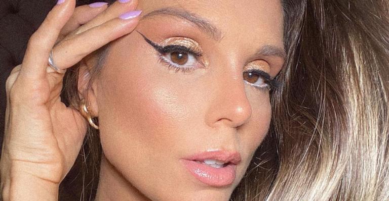 Flávia Viana chama atenção da web ao posar com biquíni estiloso: ”Maravilhosa é ela”