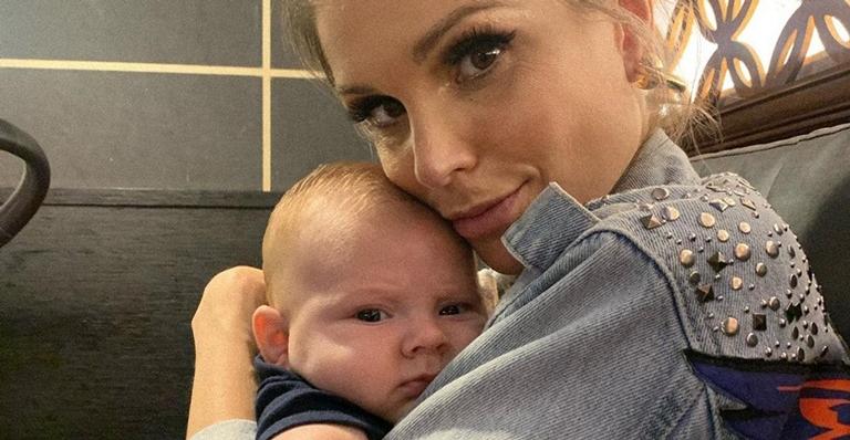 Flávia Viana explode o fofurômetro com cliques ao lado do filho Gabriel: ”Meu bolota”