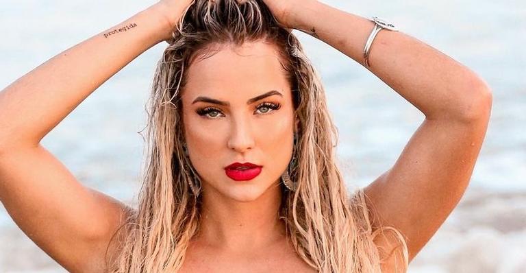 Gabi Martins empina o bumbum com biquíni fio dental e para tudo com curvas: ”Que corpo!”