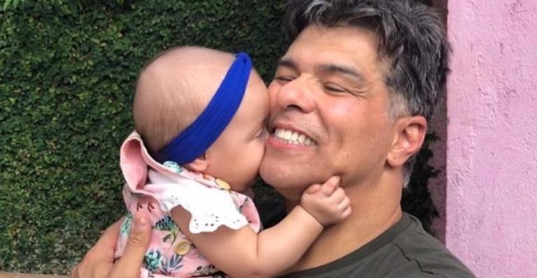 Mauricio Mattar se derrete ao comemorar 8 meses da neta, Esmeralda: ”Minha pedrinha preciosa”