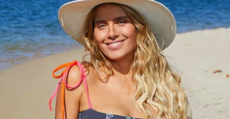 Carolina Dieckmann abaixa o biquíni e deixa web babando em corpaço impecável: ”Uma escultura!”