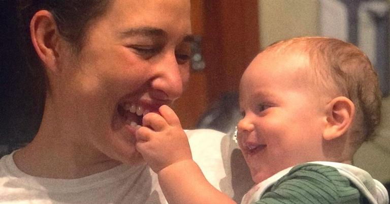 Giselle Itié mostra o filho no colo do avô e se derrete: ”Meus meninos tão meus”