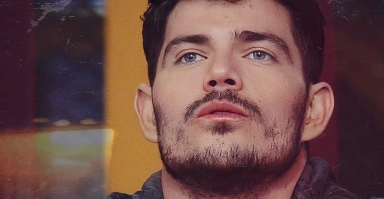 Após polêmica, JP Gadêlha revela que Mirella tentou derrubar porta do quarto: ”Assustado”