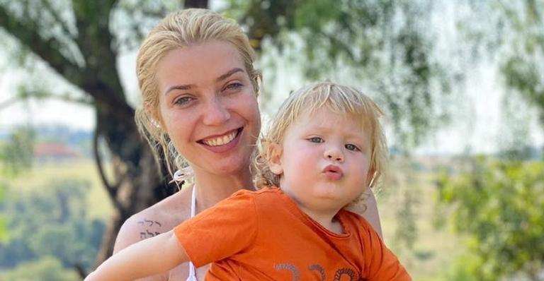 É de família! Luiza Possi se derrete ao publicar vídeos do filho tocando piano e dançando