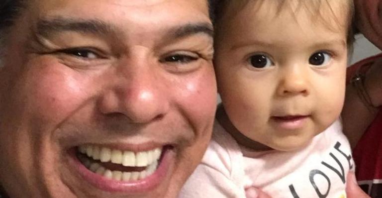 Mauricio Mattar encanta ao surgir em momento fofo com a filha, Ilha: ”Que princesinha linda”