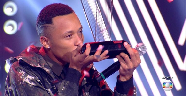 Victor Alves vence o ‘The Voice Brasil’ e destaca o Time Iza