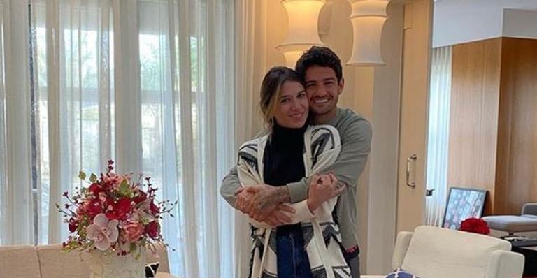 Em momento raro na web, Rebeca Abravanel se declara para Alexandre Pato