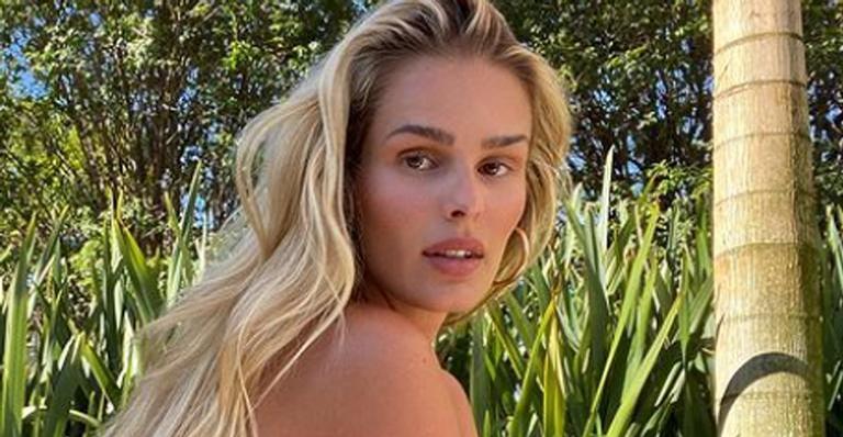 Loiríssima, Yasmin Brunet surge fazendo carão e arranca elogios dos seguidores: ”Sereia”