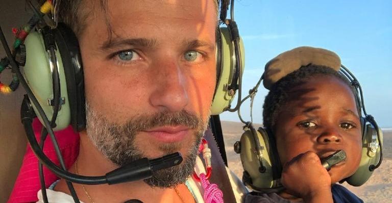 Bruno Gagliasso se derrete ao registrar o filho, Bless, fantasiado de Homem Aranha