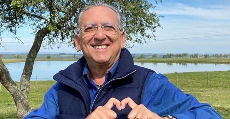 Galvão Bueno celebra dois anos da neta com clique raro: ”Vovô te ama”