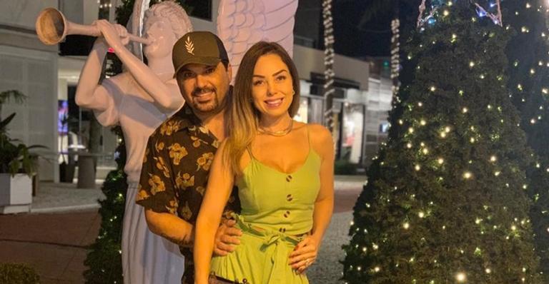 Sertanejo Edson e a esposa, Deia Cypri, curtem viagem romântica antes do Natal