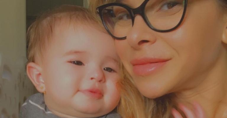 Dany Bananinha se derrete pela filha Lara: ”Fico agradecendo o tanto que ela é fofa”