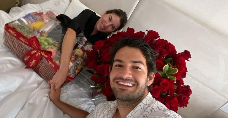 Romântico, Pato celebra aniversário de Rebeca Abravanel com linda declaração e supresa