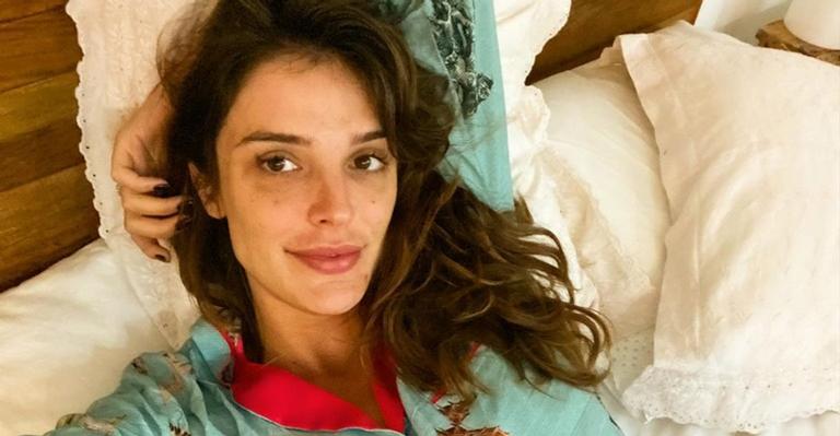 De férias, Rafa Brites posa de biquíni e barriga trincada chama atenção