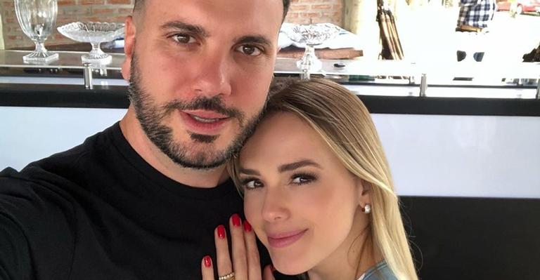 Thaeme celebra seis anos de casamento: ”Obrigada por ser meu parceiro de vida”