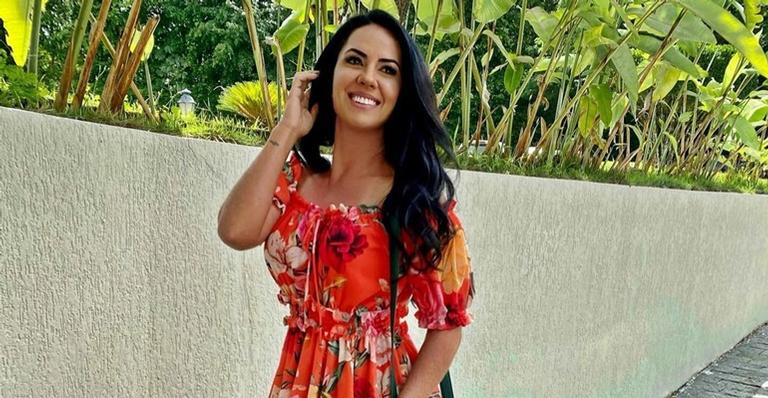 De biquíni fio dental, Graciele Lacerda empina o bumbum e web reage: ”Espetáculo”